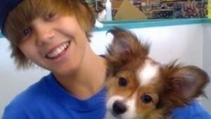 Justin Bieber abbraccia il suo cane Sammy