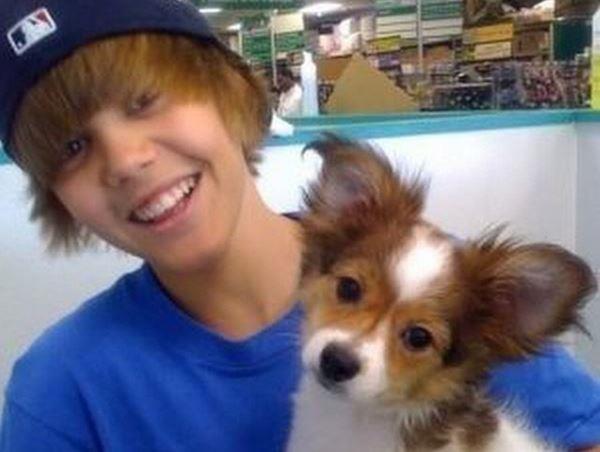 Justin Bieber abbraccia il suo cane Sammy