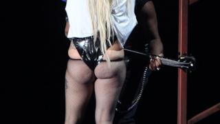 Lady Gaga con cellulite sul culo