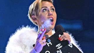 Miley Cyrus Fuma una canna - 3