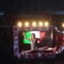 Harry sul palco con la bandiera italiana