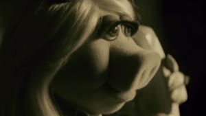 Miss Piggy nei panni di Adele