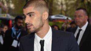 Zayn Malik con i capelli rasati agli Asian Awards 2015