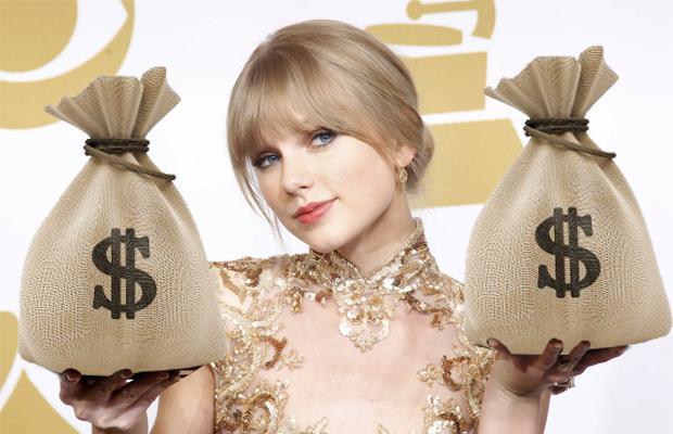 Taylor Swift con sacchi di soldi