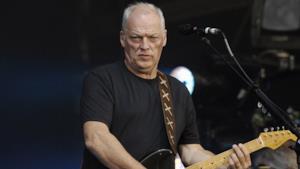 David Gilmour con la chitarra sul palco