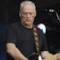 David Gilmour con la chitarra sul palco