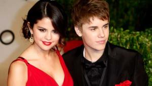 Justin Bieber in posa con Selena Gomez