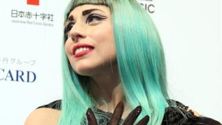 Lady Gaga capelli azzurri