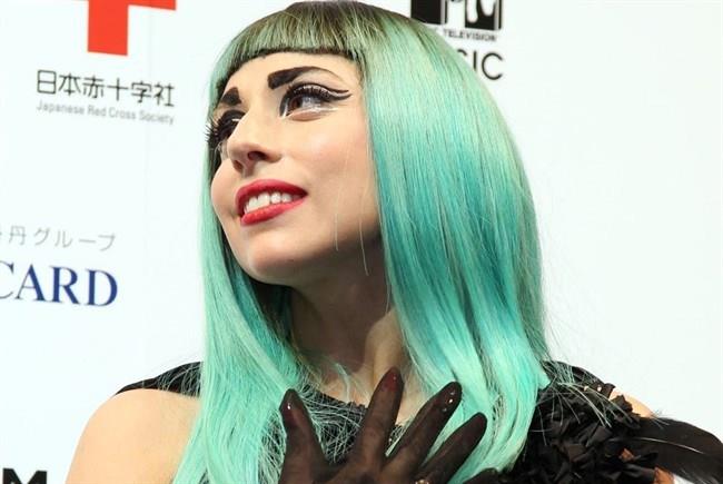 Lady Gaga capelli azzurri