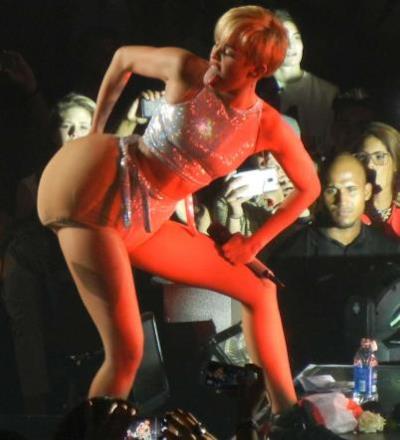Miley Cyrus con un sedere finto