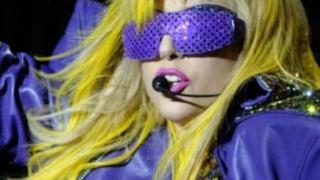 Lady Gaga capelli gialli