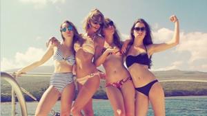 Taylor Swift in barca con le HAIM