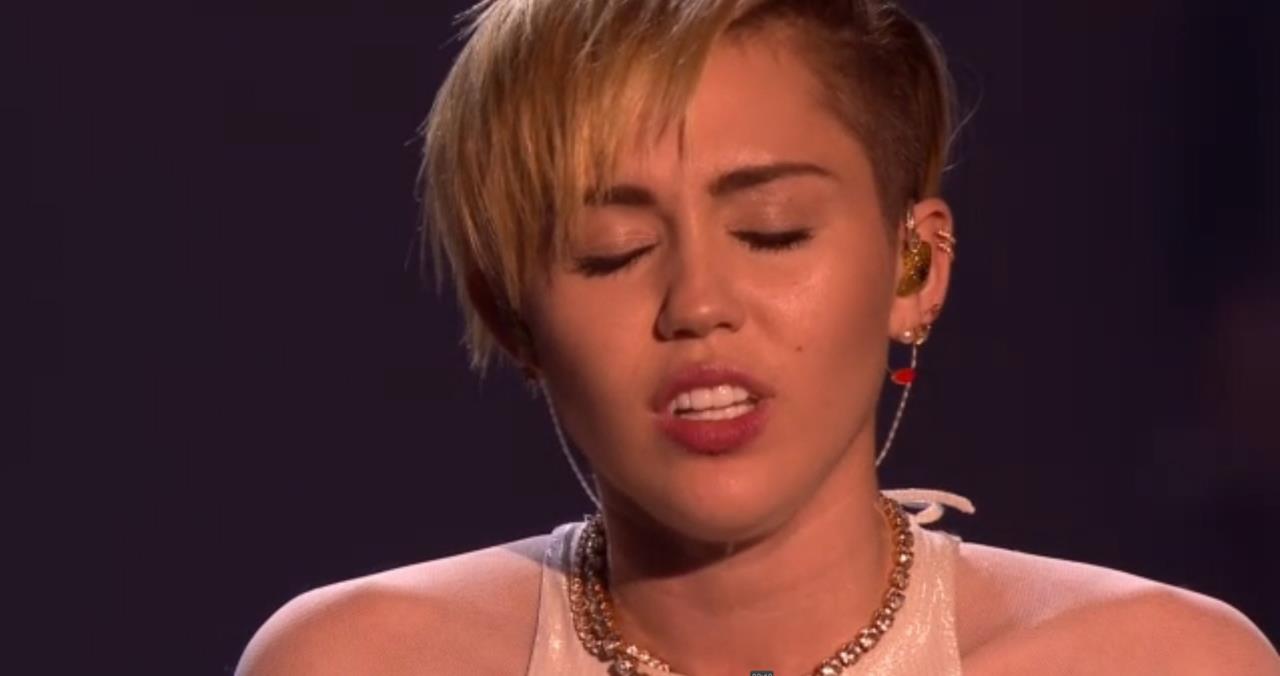 Miley Cyrus Sexy Outfit MTV ema Awards - 13