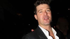 Robin Thicke con gli occhi da drogato