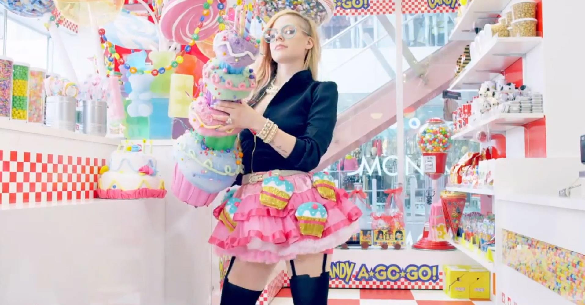 Avril Lavigne Hello  Kitty  video  ufficiale AllSongs