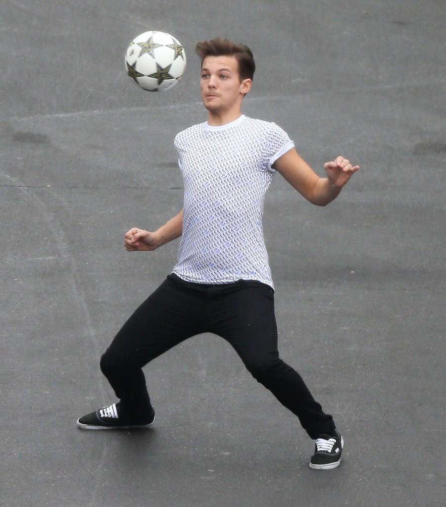 Louis Tomlinson Lookbook - 34