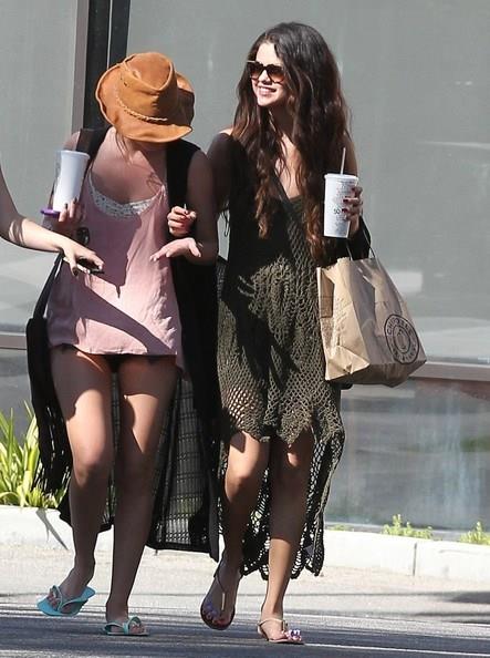 Selena Gomez Lookbook - 7