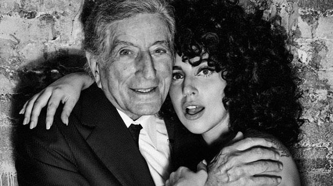 Lady Gaga e Tony Bennett abbracciati