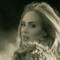 Adele come appare nel video ufficiale di Hello