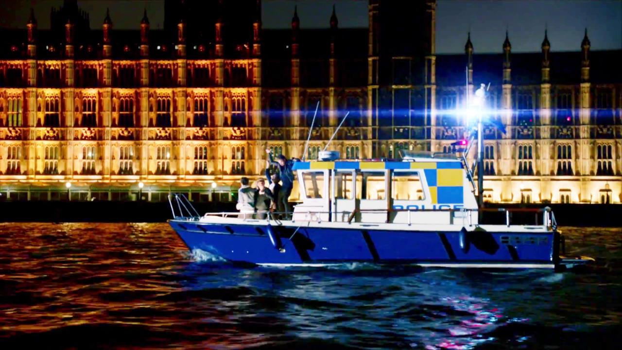 One Direction sul Tamigi