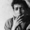 Primo piano di Bob Dylan mentre fuma