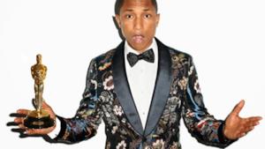 Pharrell Williams con la statuetta dell'Oscar