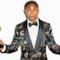 Pharrell Williams con la statuetta dell'Oscar