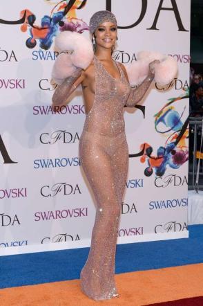 Rihanna posa per i fotografi