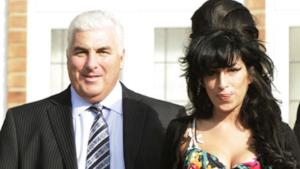 Amy Winehouse, la biografia ad opera del padre Mitch