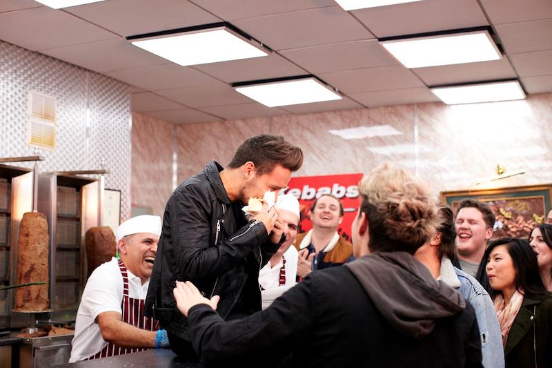 Il giovane membro dei One Direction applaudito dal pubblico