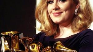 Grammy 2012: Adele la regina dei premi. Lady Gaga torna a casa a mani vuote