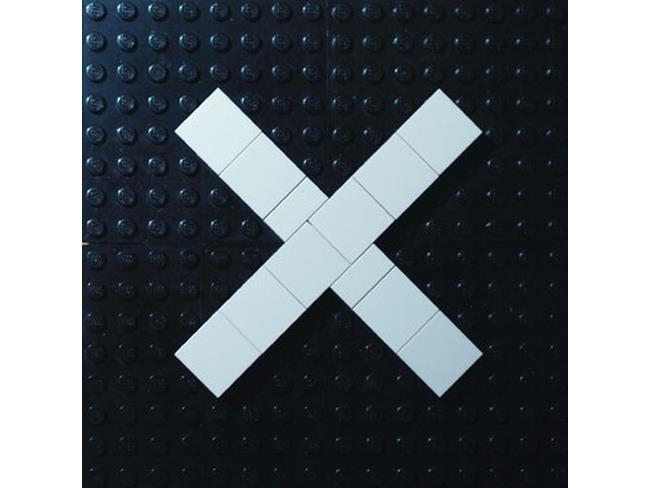 La copertina di The xx riprodotta con i Lego