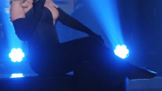 La sexy silhouette di Mariah Carey in controluce