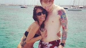 Ed Sheeran a Ibiza con la nuova fidanzata Athina Andrelos