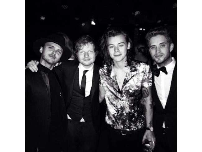 Ed Sheeran e Harry Styles con due amici