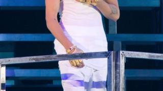 Justin Bieber - Manchester 2013 in canottiera