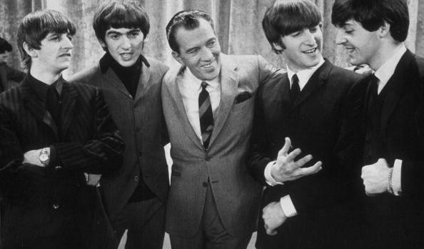 I Beatles con il presentatore Ed Sullivan