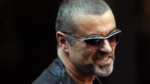 George Michael con gli occhiali