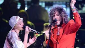 Miley e i Flaming Lips cantano insieme sul palco