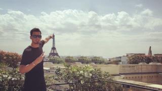 Afrojack vittima di Photoshop: la mini Tour Eiffel