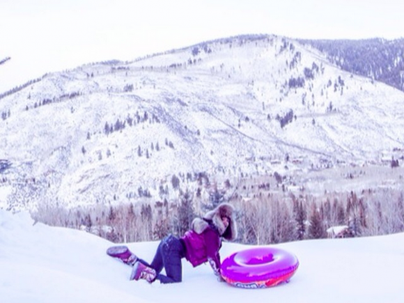 Rihanna gioca sulle nevi di Aspen