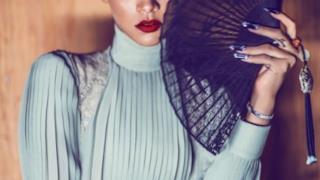 Harper’s Bazaar China, il ventaglio di Rihanna