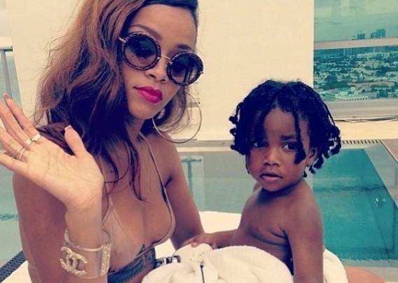 Rihanna con bambina