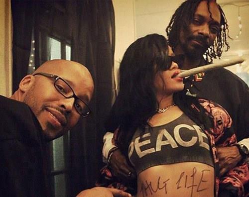 Rihanna si fa le canne