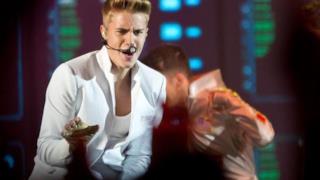Justin Bieber canta live a Manchester (UK)