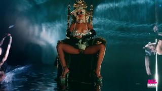Rihanna - Pour It Up i momenti hot del video - 19