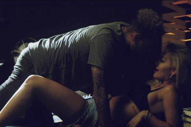 Chris Brown si porta Rita Ora a letto