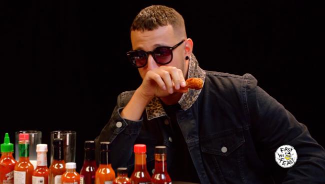Dj Snake al programma Hot Ones racconta di sé mentre mangia ali di pollo piccanti Il producer francese DJ Snake