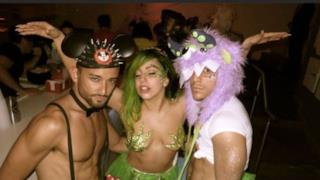 Lady Gaga vestita da marijuana Halloween 2012 foto - 3