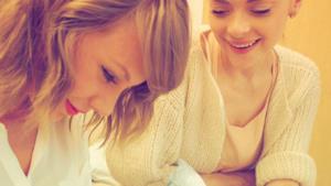 Taylor Swift con l'amica Jaime King